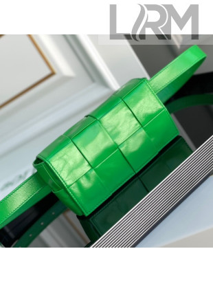 Bottega Veneta Belt Cassette Bag in Wax Maxi-Woven Calfskin Parakeet Green 2021