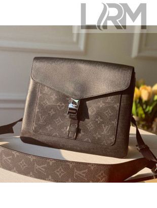 Louis Vuitton Men's Outdoor Flap Slim Messenger Shoulder Bag M30413 Black 2020
