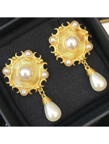 Chanel Vintage Fire Short Pearls Earrings Gold/Pearly White 2019